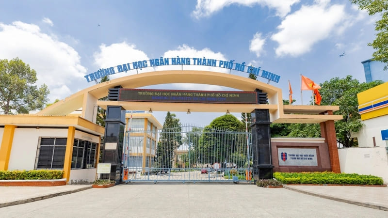 Trường kết hợp TMĐT với tài chính và ngân hàng số.