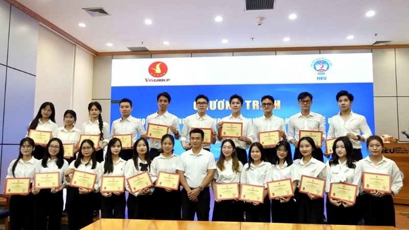 NEU triển khai nhiều chương trình học bổng cho sinh viên