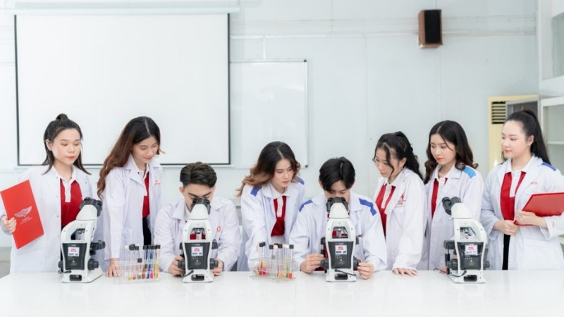 Nhóm ngành y tế luôn cần nhân lực