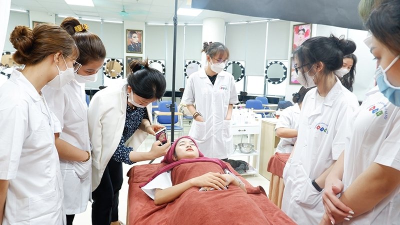 Nhóm ngành chăm sóc sắc đẹp có thời gian học ngắn