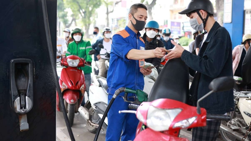 Xăng E10 tiết kiệm nhiên liệu hơn, giảm phát thải tối ưu. Xăng E10 tiết kiệm nhiên liệu hơn, giảm phát thải tối ưu.
