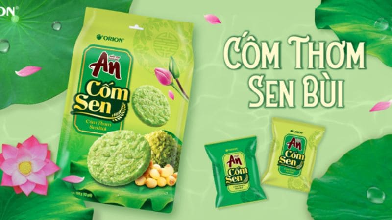 Hương cốm sen thanh mát, vị bánh lạ miệng.