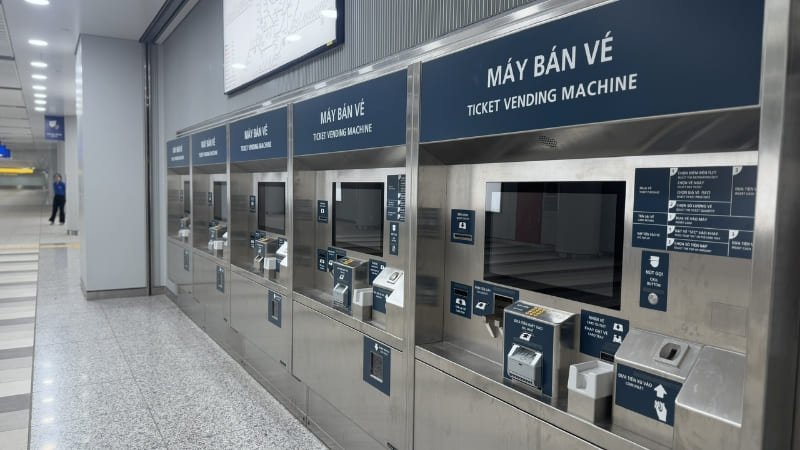 Hành khách dễ dàng mua vé nhanh chóng ngay tại quầy bán vé. Hành khách dễ dàng mua vé nhanh chóng ngay tại quầy bán vé.