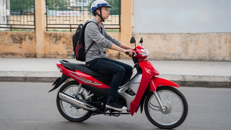 Cần cân nhắc tài chính và nhu cầu trước khi mua xe máy.
