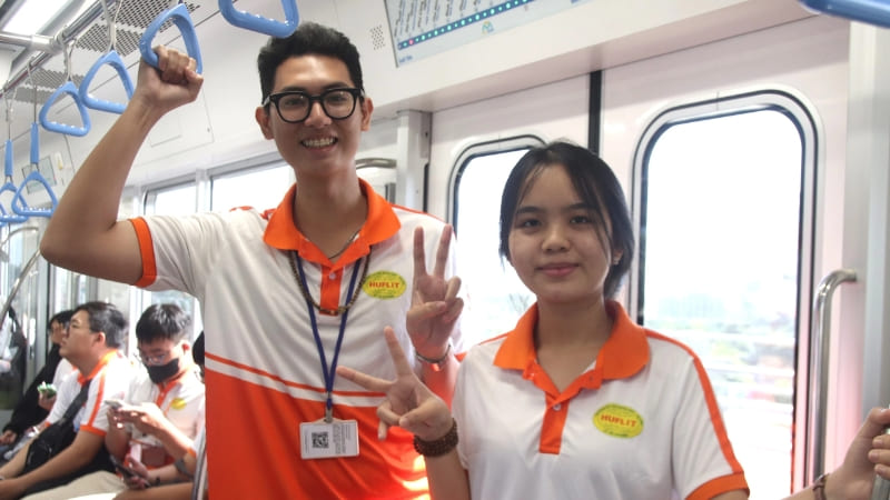 Xe buýt số 166 kết nối trực tiếp các trường trong khu Đại học.