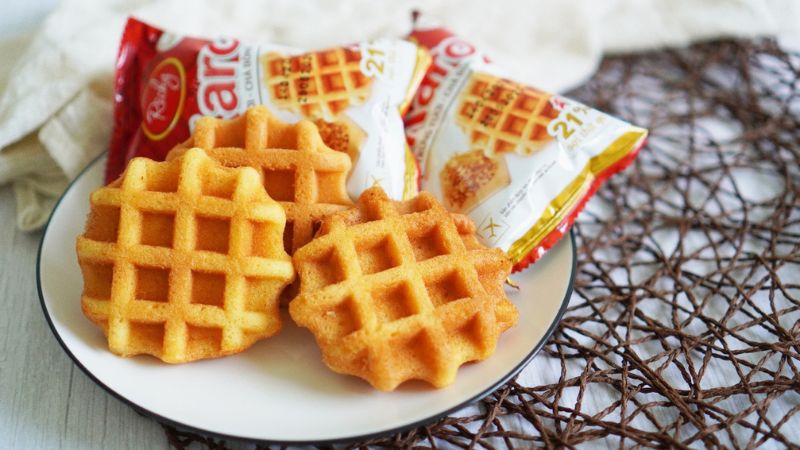 Bánh Karo chà bông sợi gà phù hợp cho người thích vị truyền thống