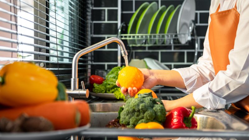Một số nước rửa chén có thể rửa rau củ quả
