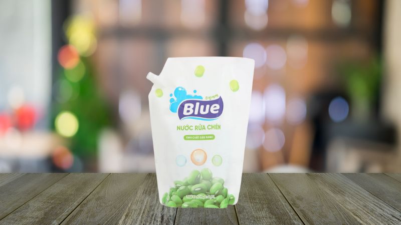 Nước rửa chén Blue tinh chất đậu xanh làm sạch dầu mỡ hiệu quả, hương dịu nhẹ, không gây hại da tay
