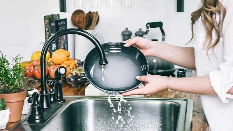 Nước rửa chén thiên nhiên dễ dàng đánh bay vết bẩn cứng đầu