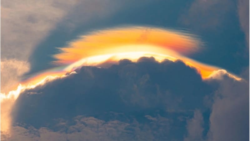 Hiện tượng quang học đặc biệt tạo nên sắc màu huyền ảo