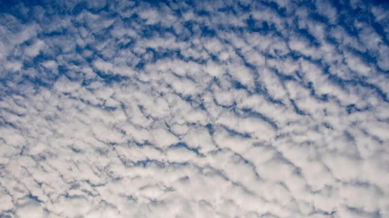 Mây trung tích thường hay xuất hiện ở tầng giữa của bầu khí quyển Mây trung tích thường hay xuất hiện ở tầng giữa của bầu khí quyển