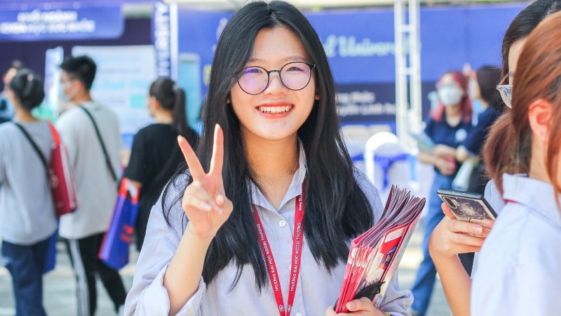 Tham khảo điểm chuẩn 3 năm gần nhất của ngành/trường bạn quan tâm để dự đoán xu hướng Tham khảo điểm chuẩn 3 năm gần nhất của ngành/trường bạn quan tâm để dự đoán xu hướng