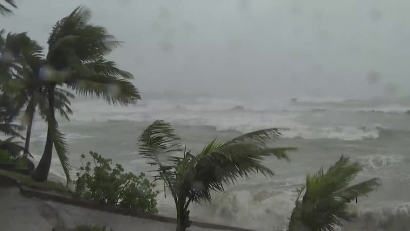 Sự kết hợp nhiều dấu hiệu giúp dự báo bão chính xác. Sự kết hợp nhiều dấu hiệu giúp dự báo bão chính xác.