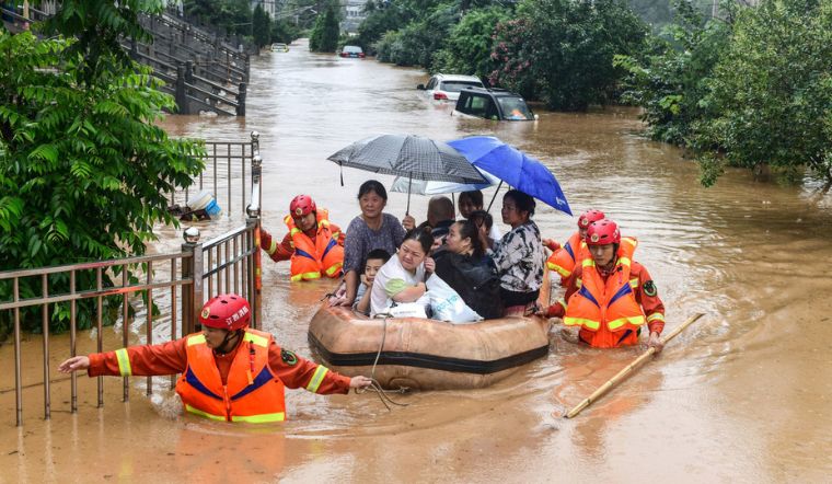 Phòng tránh bão lụt: Mẹo từ dấu hiệu dân gian đến hành động thực tế