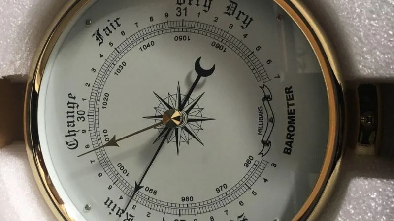 Hướng dẫn nhận biết bão qua khí áp kế