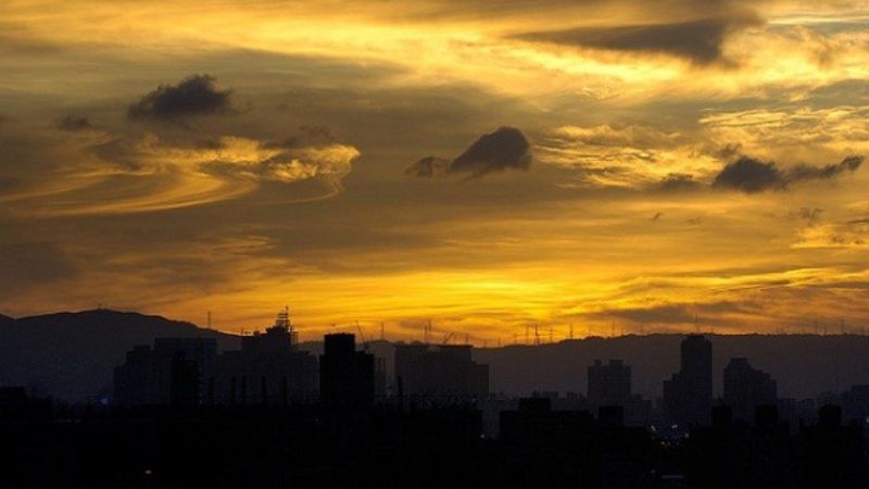 Quan sát bầu trời và mây là hướng dẫn nhận biết bão