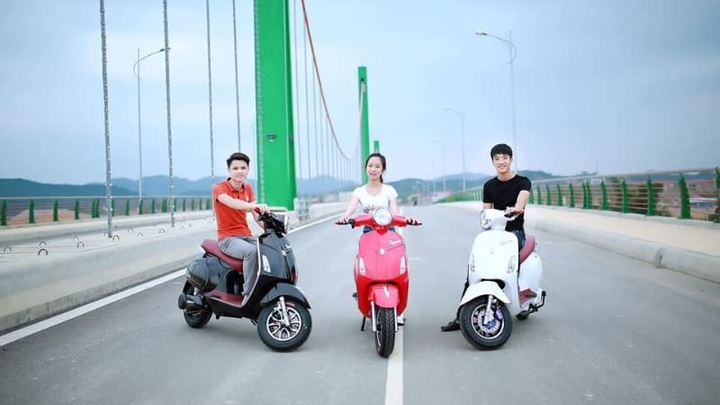 Che chắn ổ điện, không xịt nước trực tiếp vào pin. Che chắn ổ điện, không xịt nước trực tiếp vào pin.