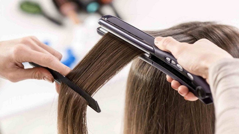 Không nên vừa duỗi vừa nhuộm cùng một ngày