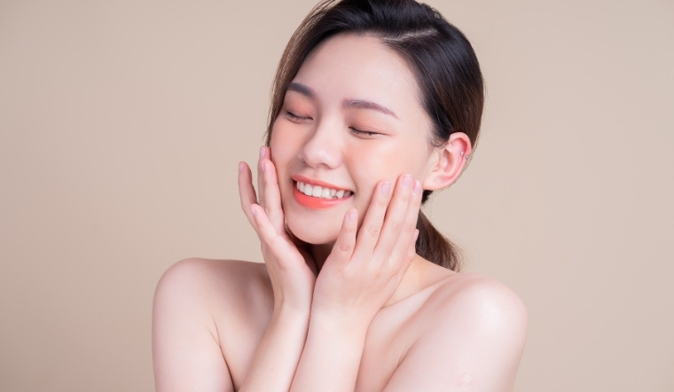 Hướng dẫn trang điểm căng bóng kiểu Hàn Quốc cho làn da thủy tinh (glass skin)