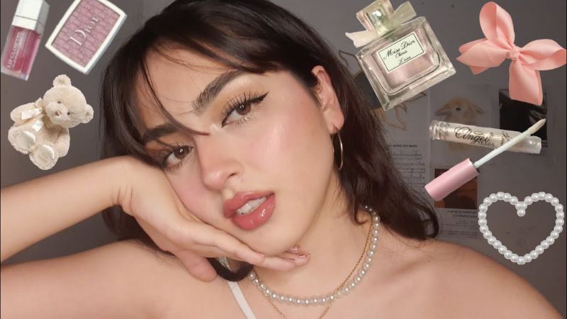 Coquette ưu tiên sử dụng các gam màu nhẹ nhàng như hồng, cam nhạt, pastel