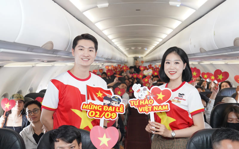 Rực rỡ cờ đỏ sao vàng mừng kỷ niệm Quốc khánh 2.9 trên các chuyến bay Vietjet Rực rỡ cờ đỏ sao vàng mừng kỷ niệm Quốc khánh 2.9 trên các chuyến bay Vietjet