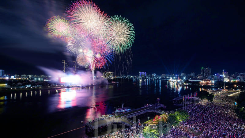 Pháo hoa rực rỡ trên bầu trời TP.HCM mừng Quốc khánh Pháo hoa rực rỡ trên bầu trời TP.HCM mừng Quốc khánh