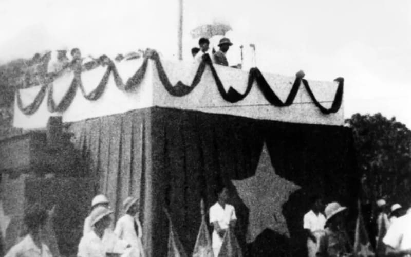 Ngày 2/9/1945, tại Quảng trường Ba Đình, Chủ tịch Hồ Chí Minh đọc Tuyên ngôn Độc lập Ngày 2/9/1945, tại Quảng trường Ba Đình, Chủ tịch Hồ Chí Minh đọc Tuyên ngôn Độc lập