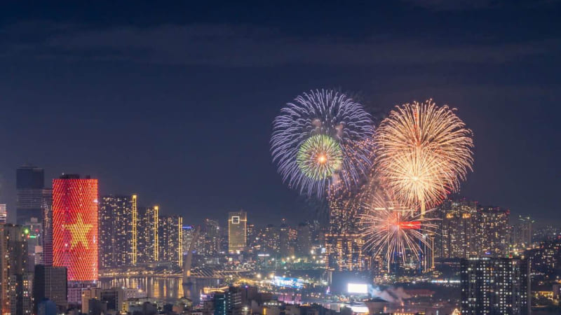 Ngắm bầu trời TPHCM rực sáng pháo hoa mừng Quốc khánh Ngắm bầu trời TPHCM rực sáng pháo hoa mừng Quốc khánh