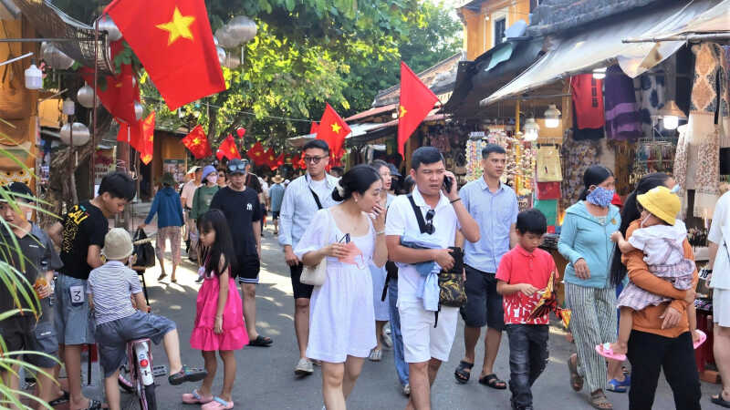 Lan tỏa không khí tưng bừng của ngày lễ lớn Lan tỏa không khí tưng bừng của ngày lễ lớn