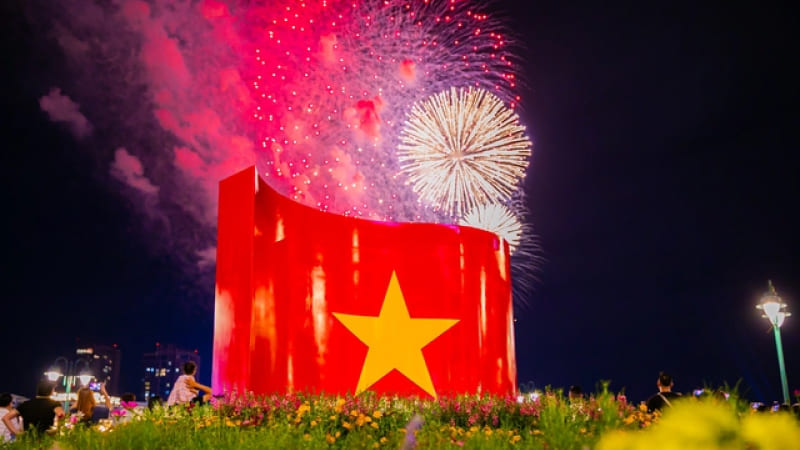 Pháo hoa rực sáng bầu trời TP.HCM mừng lễ 2/9, người dân thích thú Pháo hoa rực sáng bầu trời TP.HCM mừng lễ 2/9, người dân thích thú