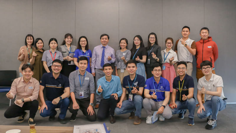 Thanh thiếu niên là những người nhạy bén với công nghệ hiện đại Thanh thiếu niên là những người nhạy bén với công nghệ hiện đại