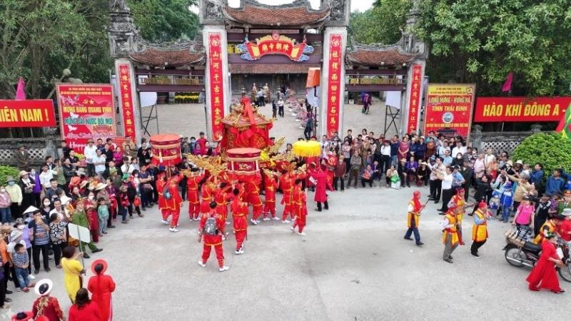 Không khí Lễ hội Đền Trần tháng Tám mang tính trang nghiêm