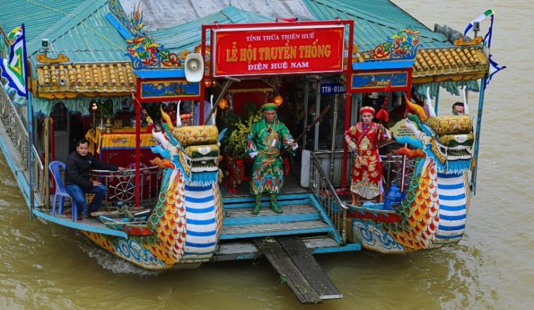 Lễ hội Điện Hòn Chén, Huế: Nét văn hóa tâm linh độc đáo trên sông Hương.