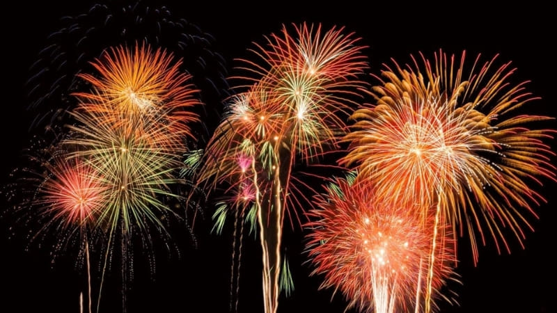 Giữ xe cẩn thận, tránh chen lấn khi tan lễ.