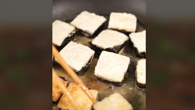 Chiên vàng 2 mặt của đậu hũ