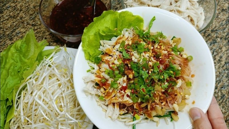 hủ tiếu gà trộn khô