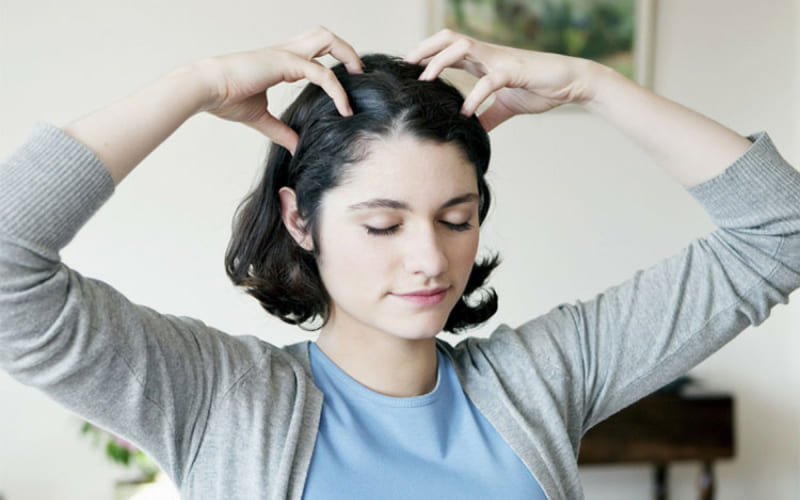 Massage da đầu 5-10 phút mỗi ngày Massage da đầu 5-10 phút mỗi ngày