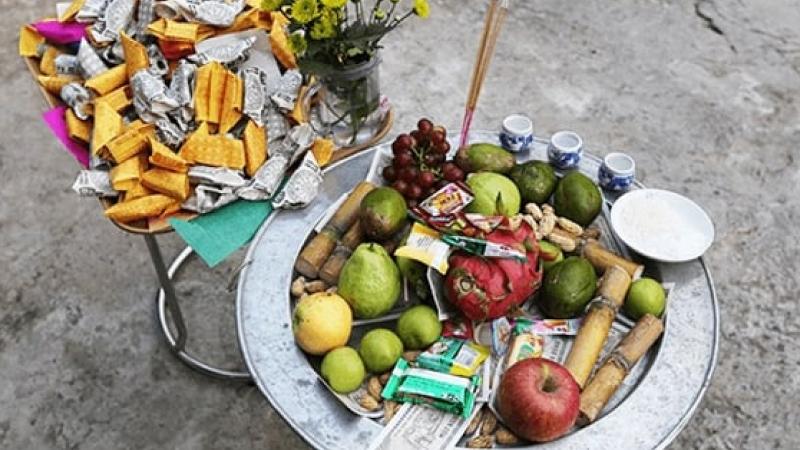 Cúng chúng sinh phải đặt ngoài trời, tuyệt đối không cúng trong nhà