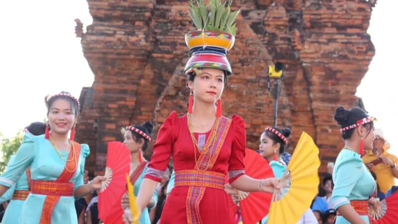 Các nghi lễ tại Tháp