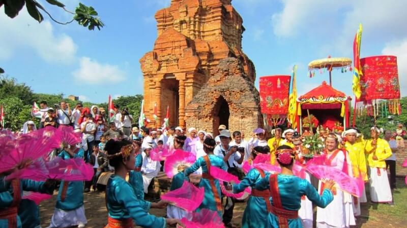 Cầu mong sự bình an và mùa màng bội thu