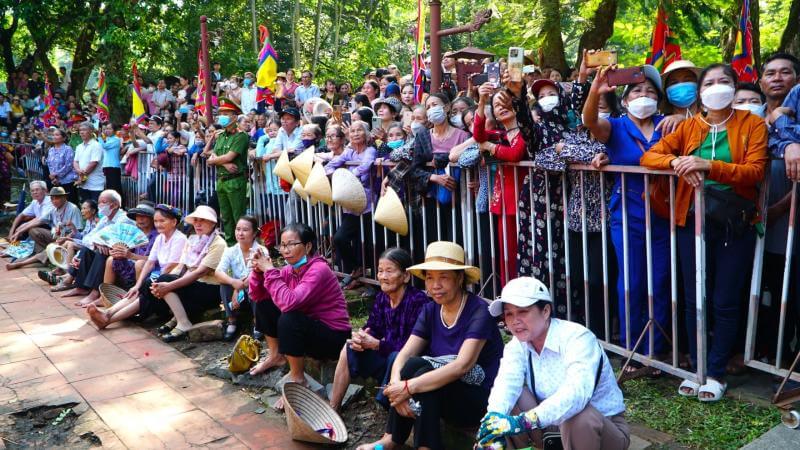 Chọn quần áo, giày dép thoải mái khi tham gia lễ hội Chọn quần áo, giày dép thoải mái khi tham gia lễ hội