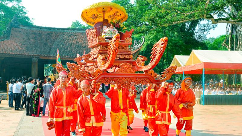 Nghi lễ ấn tượng và hoành tráng nhất là đoàn rước kiệu Nghi lễ ấn tượng và hoành tráng nhất là đoàn rước kiệu