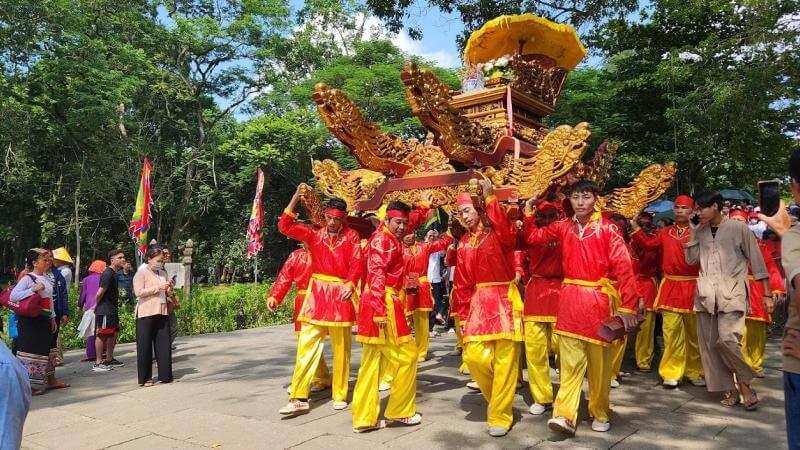 Mỗi lễ hội gắn với một triều đại, địa phương và nét văn hóa khác nhau. Mỗi lễ hội gắn với một triều đại, địa phương và nét văn hóa khác nhau.