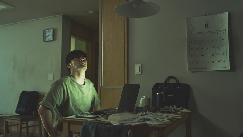 Tiếng im lặng được xử lý khéo để làm nổi bật âm thanh nhỏ