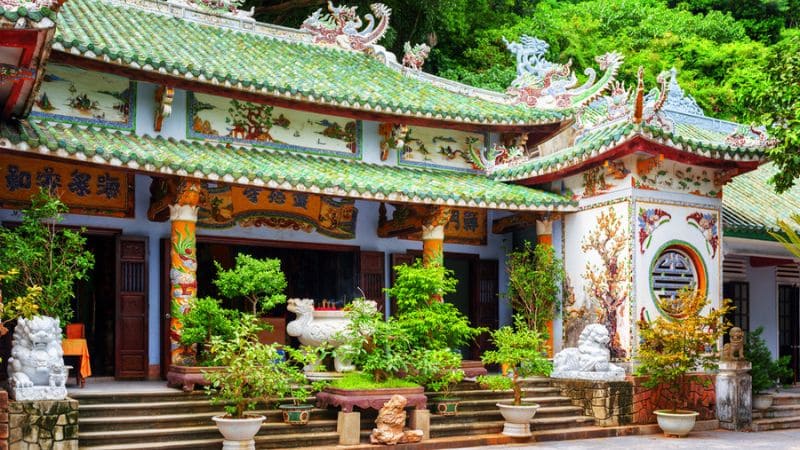 Chùa Linh Ứng Ngũ Hành Sơn là ngôi chùa cổ nhất Đà Nẵng, mang đậm dấu ấn lịch sử và tâm linh