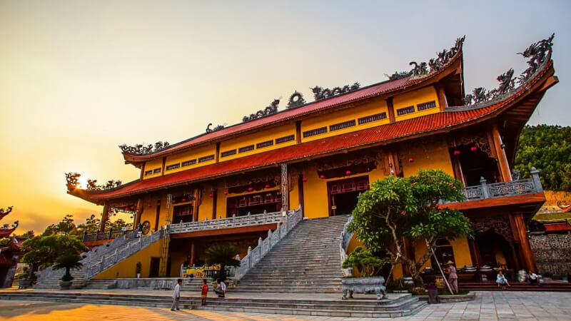 Chùa Ba Vàng còn có tên là Bảo Quang Tự Chùa Ba Vàng còn có tên là Bảo Quang Tự