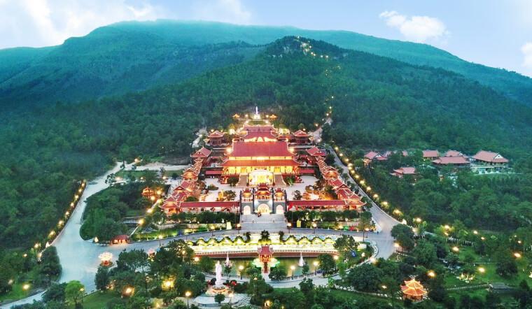 Chùa Ba Vàng (Quảng Ninh) – Vẻ đẹp tâm linh và kiến trúc bậc nhất