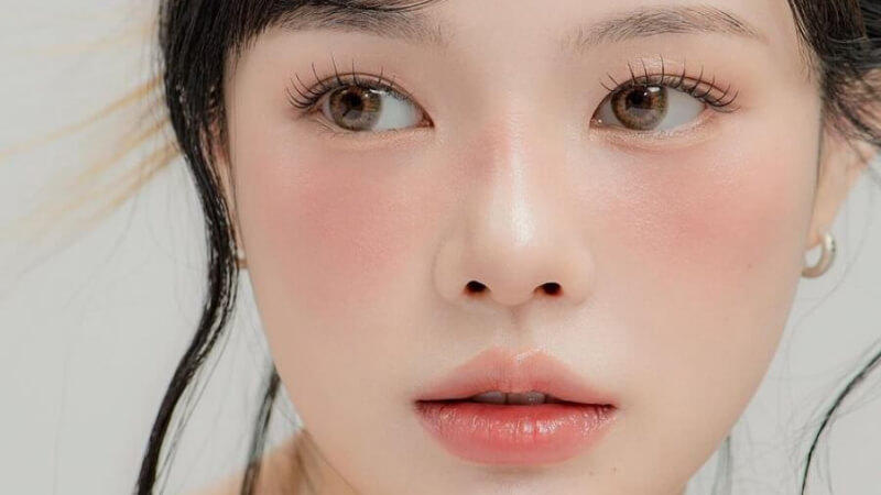 Makeup tone hồng đào