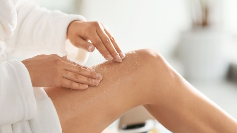 Tập trung massage ở những vùng da dày sừng