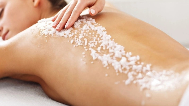 Tẩy da chết bằng muối tắm